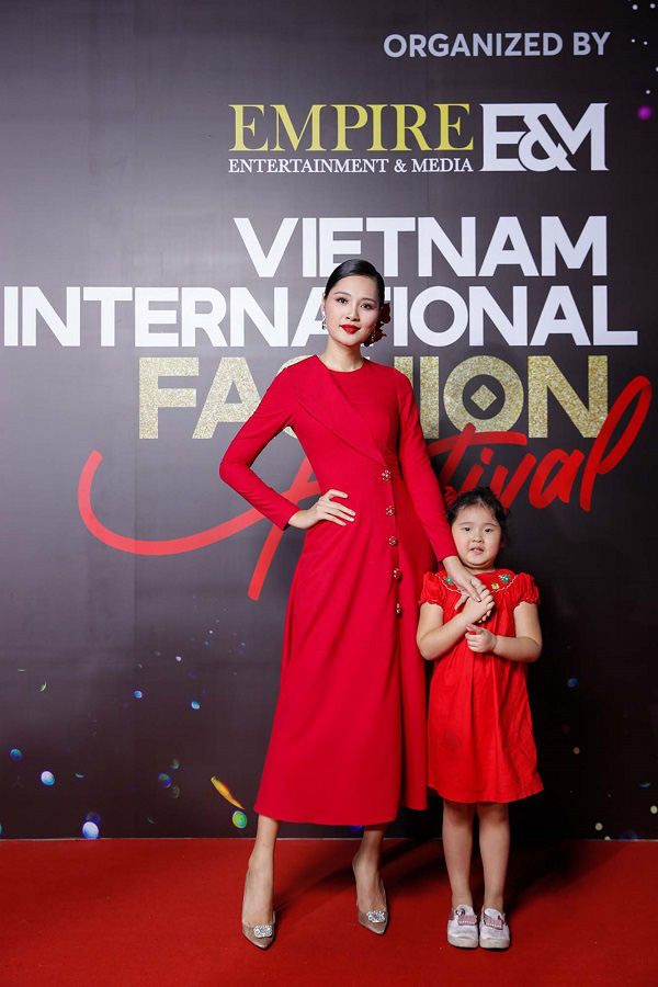 &quot;Vietnam International Fashion Festival 2020&quot;: Những siêu mẫu vang bóng một thời chứng tỏ đẳng cấp - Ảnh 16.