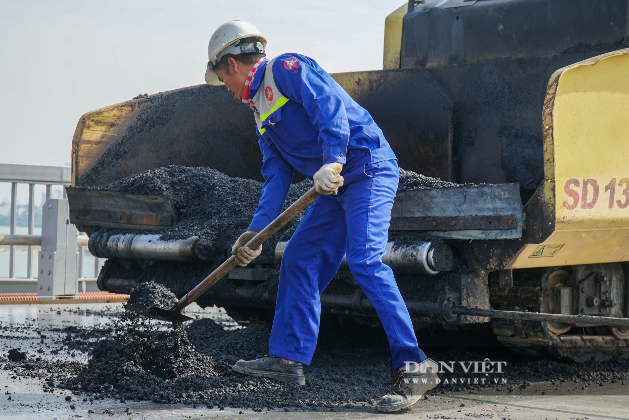 Bộ trưởng Nguyễn Văn Thể: Cầu Thăng Long có độ cứng tránh &quot;chấn động&quot; - Ảnh 2.