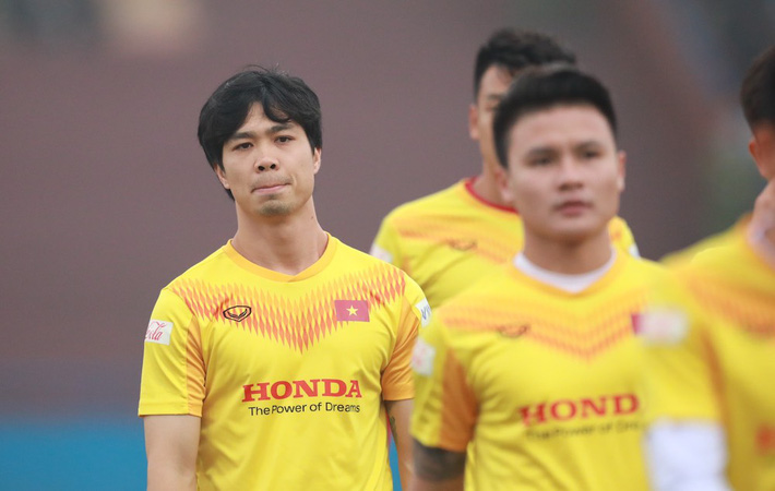 Thầy Park than &quot;V.League chuộng tiền đạo ngoại&quot;, HLV Việt đồng loạt phản đối - Ảnh 1.