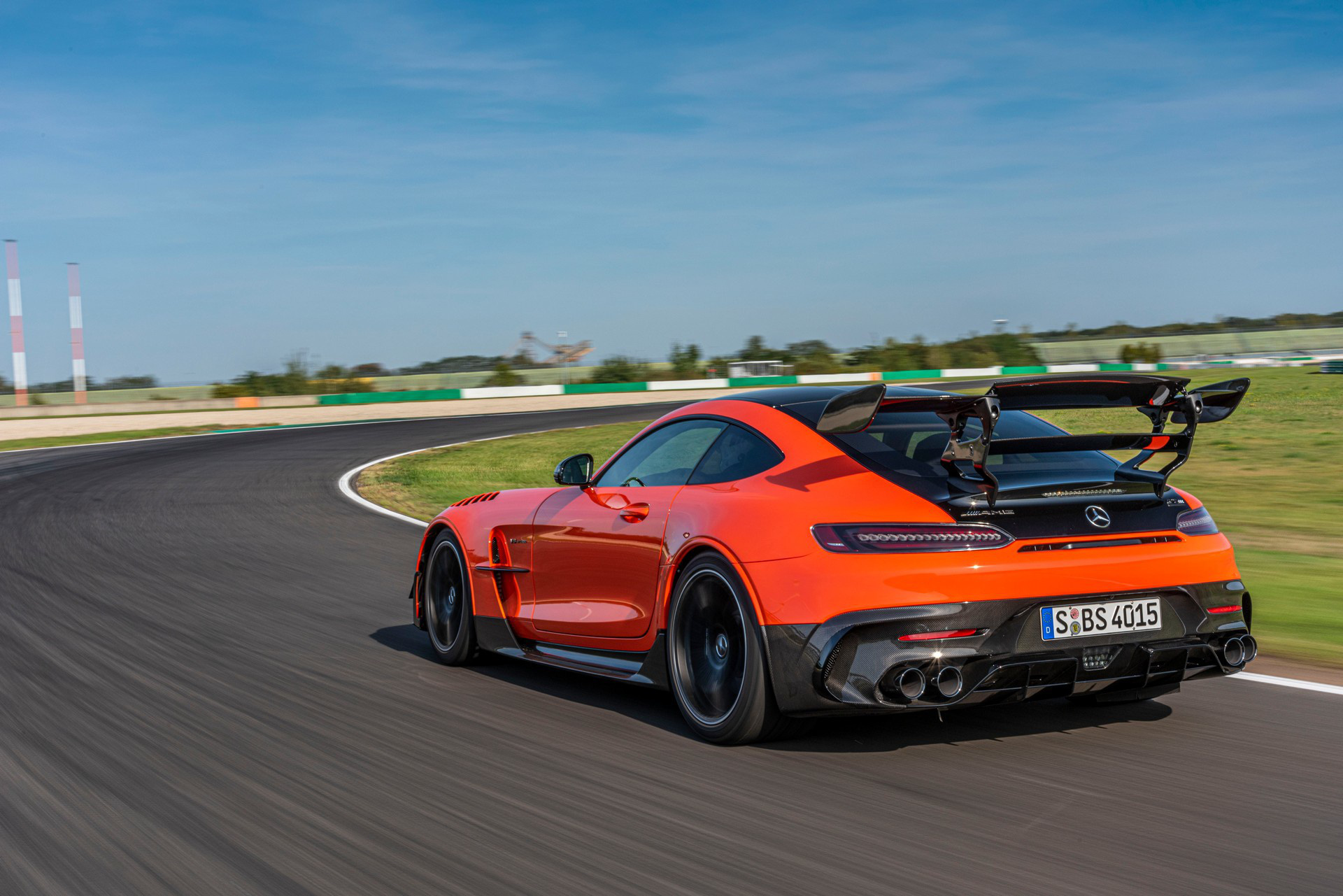 Mercedes-AMG GT Black Series có giá từ 325.000 USD - Ảnh 2.