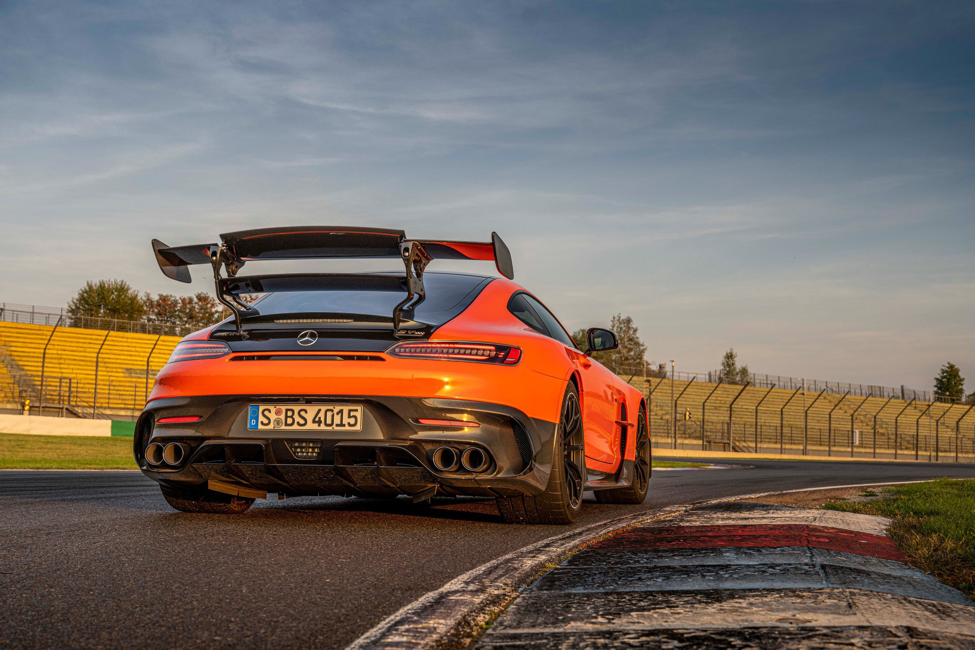 Mercedes-AMG GT Black Series có giá từ 325.000 USD - Ảnh 6.