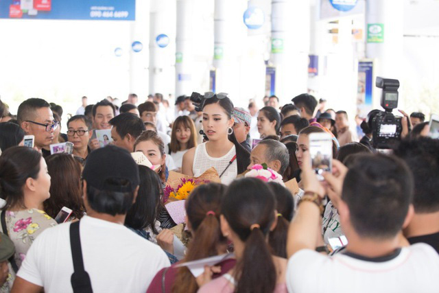 &quot;Không đâu hâm mộ cuồng nhiệt với Hoa hậu như ở Việt Nam&quot;? - Ảnh 4.