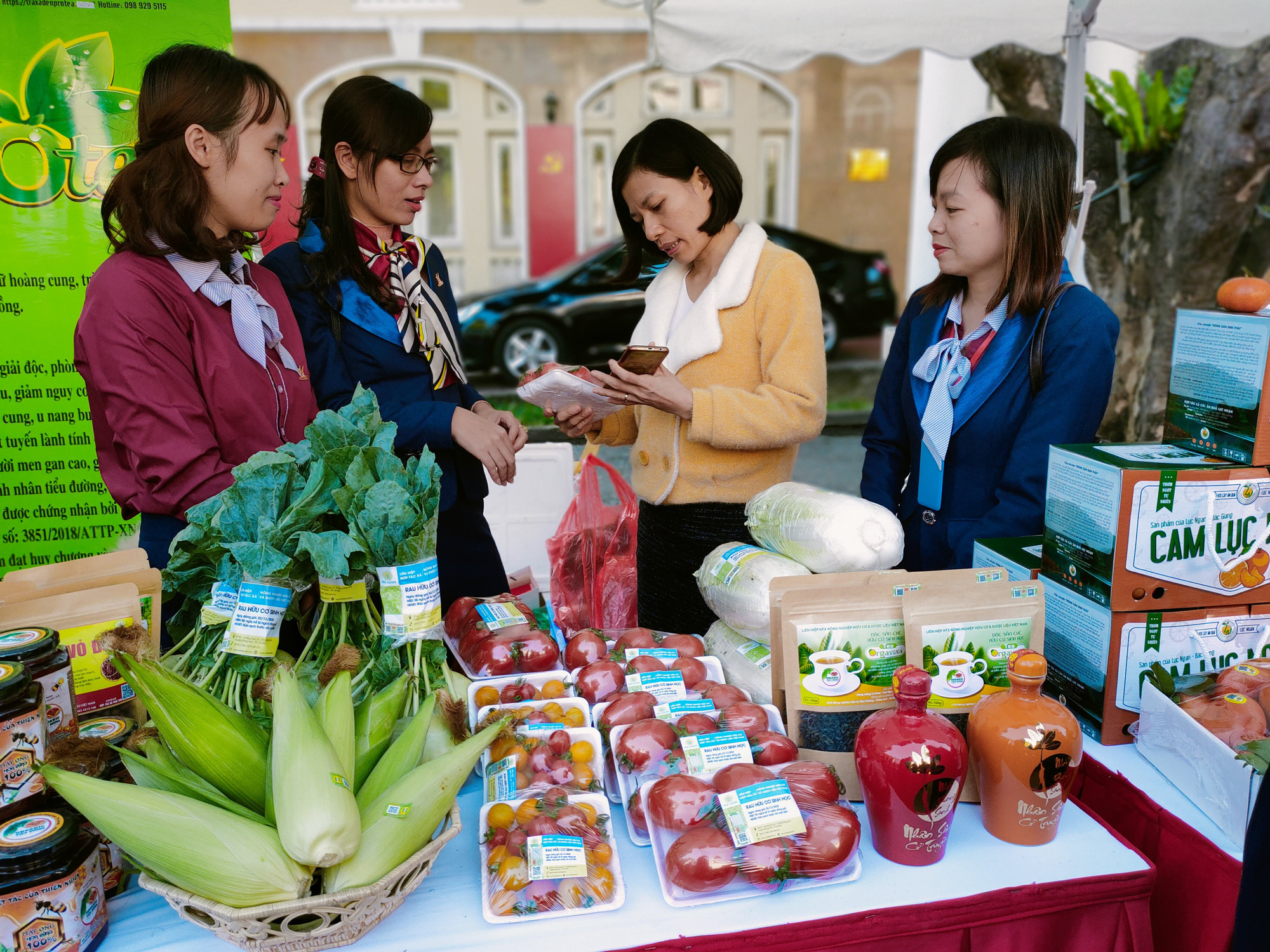 Có điện thoại trong tay, anh chồng đi chợ loại bỏ được ngay nông sản kém chất lượng, giả danh đặc sản - Ảnh 3.