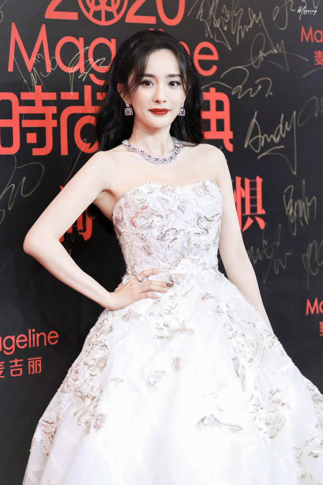 5 mỹ nhân cổ trang Trung Quốc đời thường: Lý Thấm xinh như công chúa, Quan Hiểu Đồng lộ nội y kém duyên - Ảnh 1.