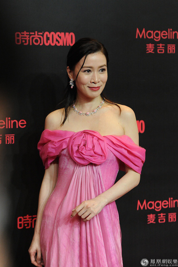 5 mỹ nhân cổ trang Trung Quốc đời thường: Lý Thấm xinh như công chúa, Quan Hiểu Đồng lộ nội y kém duyên - Ảnh 8.