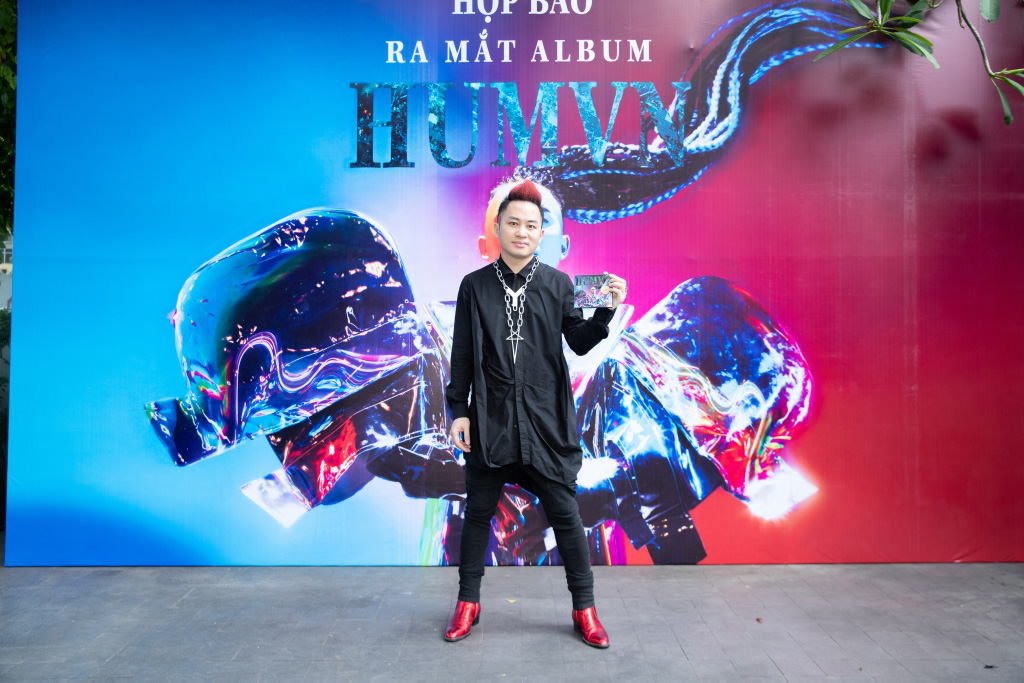 Tùng Dương tiết lộ con trai hơn 5 tuổi, hát thuộc lòng album mới của bố - Ảnh 1.