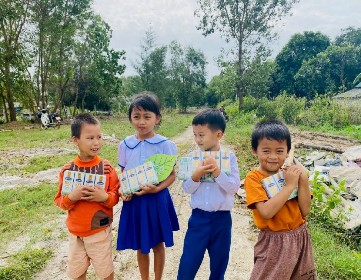 “CẶP LÁ YÊU THƯƠNG” – VINAMILK NÂNG BƯỚC HỌC TRÒ NGHÈO CẢ NƯỚC - Ảnh 5.