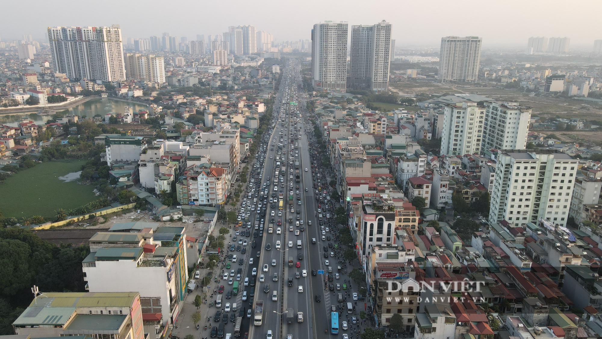 Người dân chen nhau về quê ăn Tết Dương lịch trên tuyến đường cửa ngõ của Thủ đô - Ảnh 5.