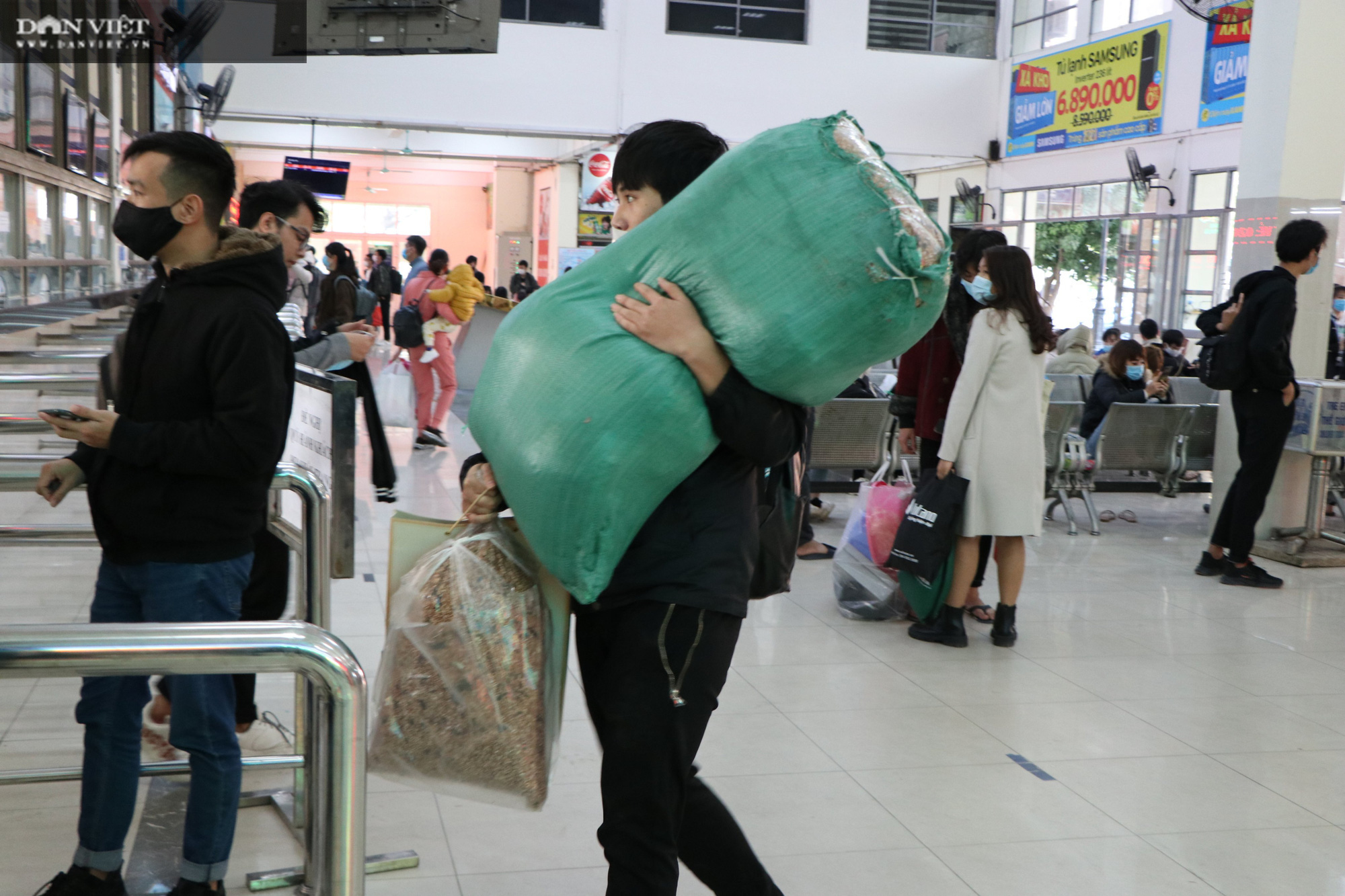 Ngày làm việc cuối cùng của năm, bến xe vắng khách về nghỉ Tết Dương lịch - Ảnh 3.