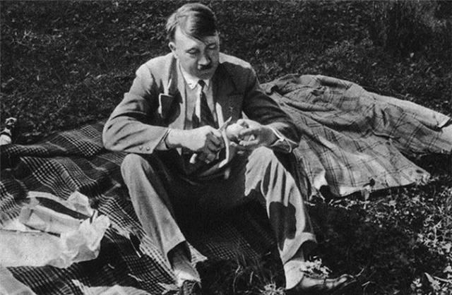 Hitler và bí mật sốc về mối tình đầu của gã độc tài phát xít Đức - Ảnh 2.