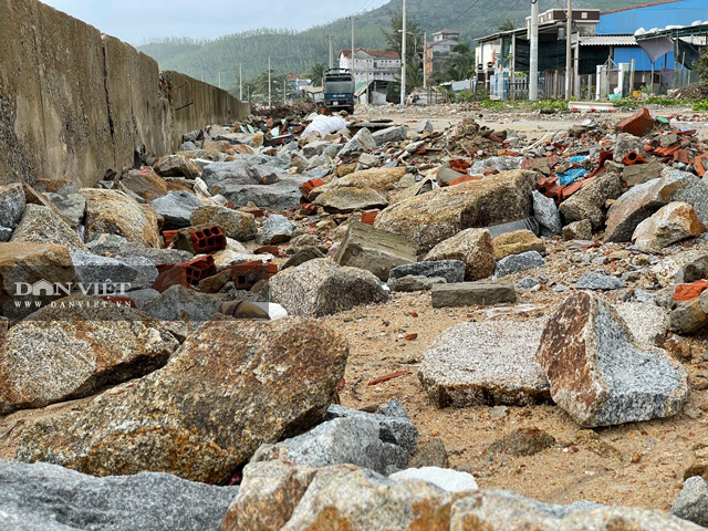 Quảng Ngãi: Kè chắn sóng 20 tỷ tan hoang, nhà dân có nguy cơ bị kéo ra biển  - Ảnh 9.