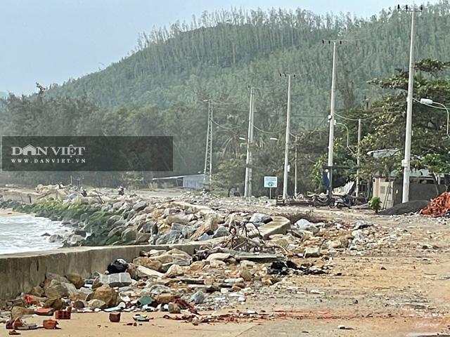 Quảng Ngãi: Kè chắn sóng 20 tỷ tan hoang, nhà dân có nguy cơ bị kéo ra biển  - Ảnh 1.