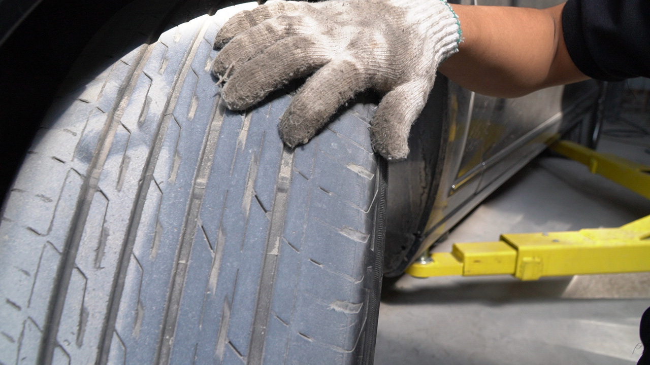 Thói quen lái xe của các bác tài khiến lốp xe bị ăn mòn - Ảnh 3.