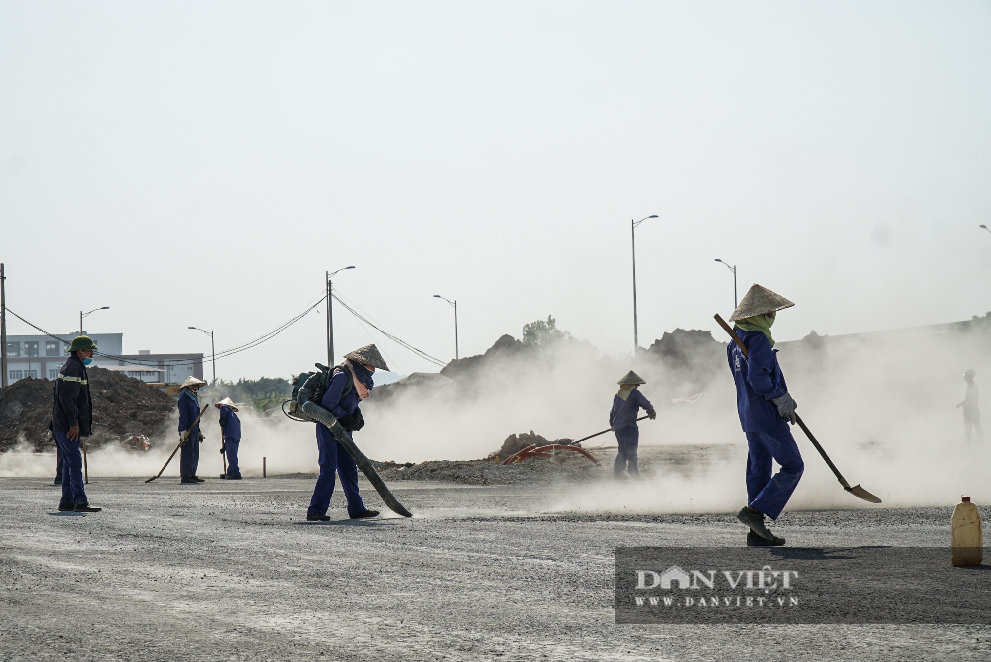 Công nhân chạy đua xây dựng đường Vành đai 3 kết hợp cao tốc Hà Nội - Hải Phòng - Ảnh 8.