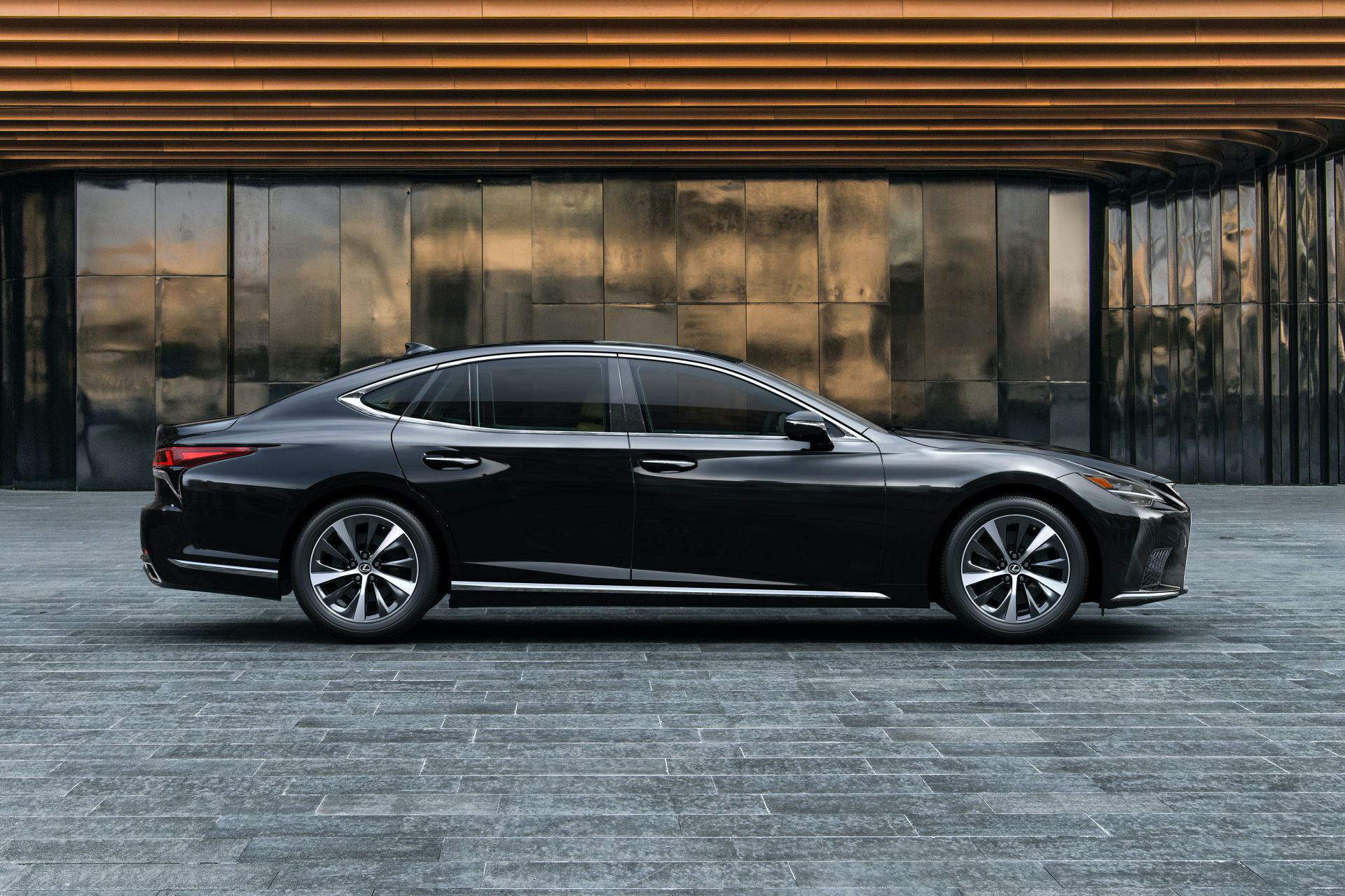 Lexus LS 2021 được ra mắt tại Thái Lan - Ảnh 5.