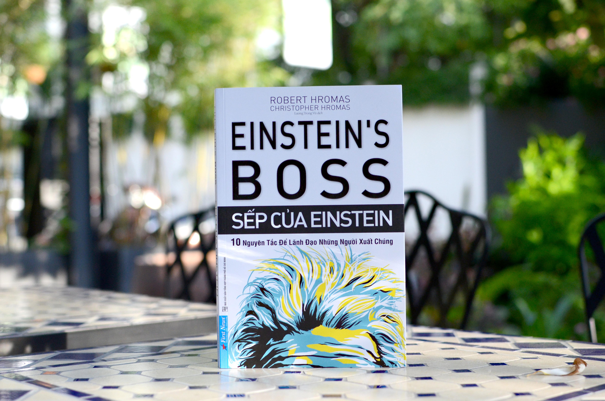 Cuốn sách bày cách lãnh đạo những người xuất chúng giống như Einstein - Ảnh 1.
