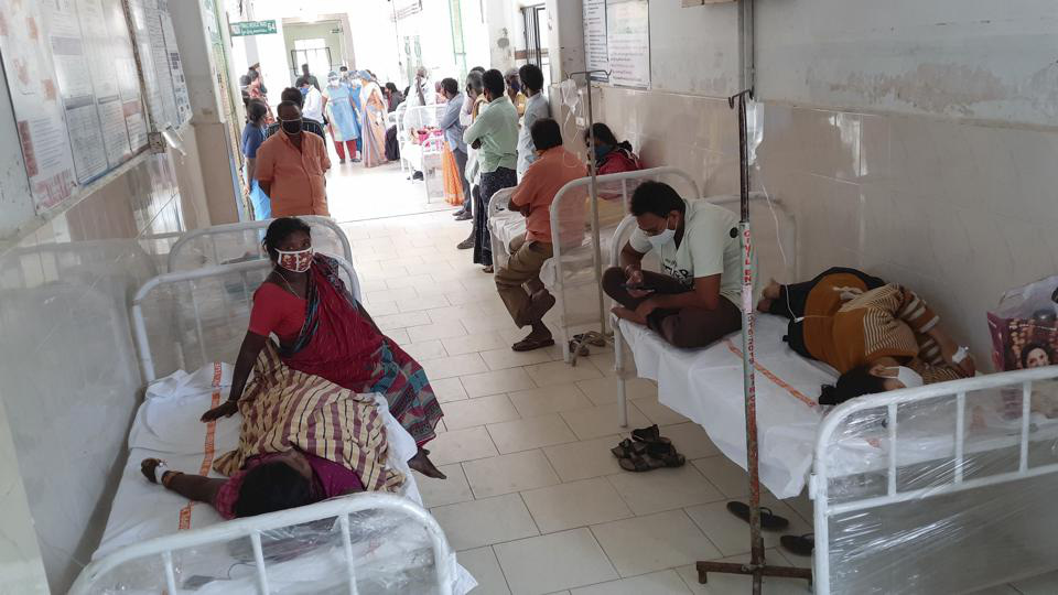 Xuất hiện bệnh lạ ở Ấn Độ, 315 người nhập viện - Ảnh 1.