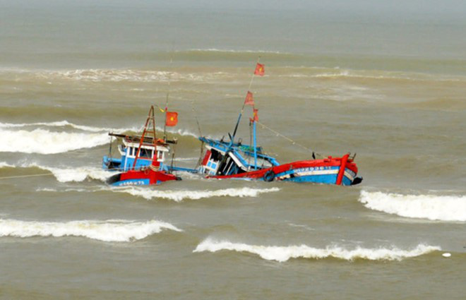 Quảng Bình: 4 ngư dân ra khơi đánh cá, 1 người chết, 1 người mất tích - Ảnh 1.