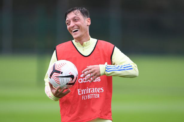 Nếu lại Arsenal, Ozil sẽ không được thi đấu.