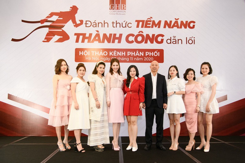 Khi &quot;Nàng tổng tài&quot; Ngọc Trinh là CEO? - Ảnh 1.