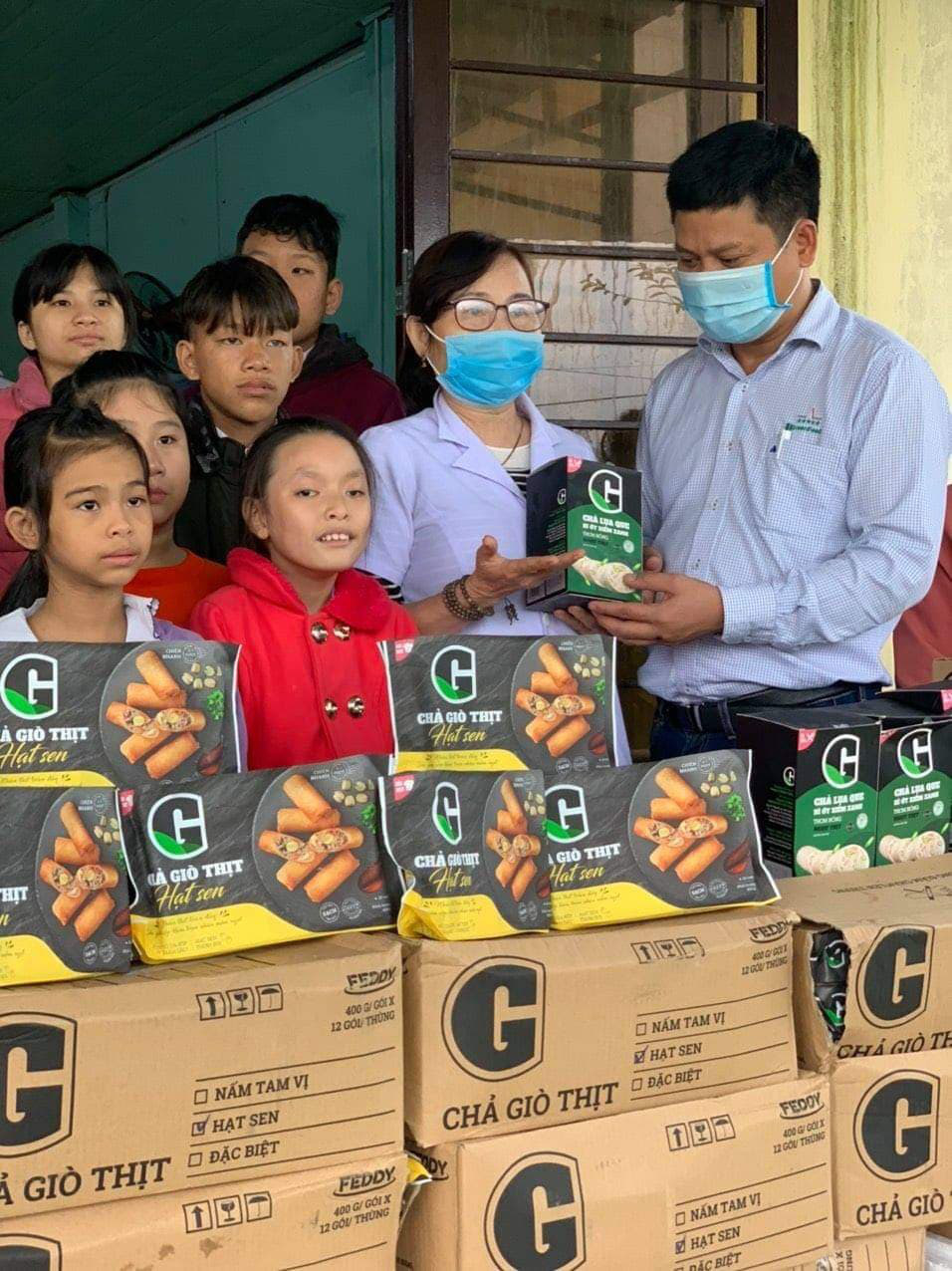 Quảng Nam: Hội Nông dân phối hợp với Tập đoàn GreenFeed Việt Nam tặng quà cho bà con vùng bão lũ - Ảnh 4.