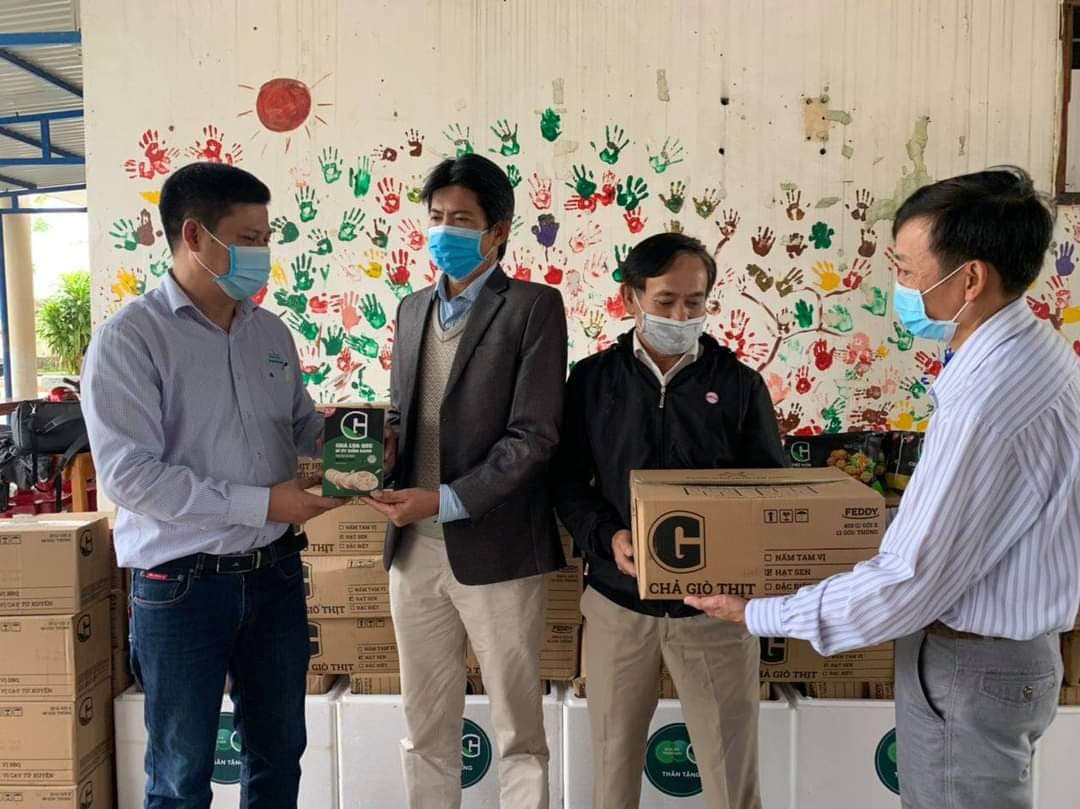 Quảng Nam: Hội Nông dân phối hợp với Tập đoàn GreenFeed Việt Nam tặng quà cho bà con vùng bão lũ - Ảnh 3.