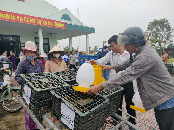 Quảng Nam: Hội Nông dân phối hợp với Tập đoàn GreenFeed Việt Nam tặng quà cho bà con vùng bão lũ - Ảnh 2.