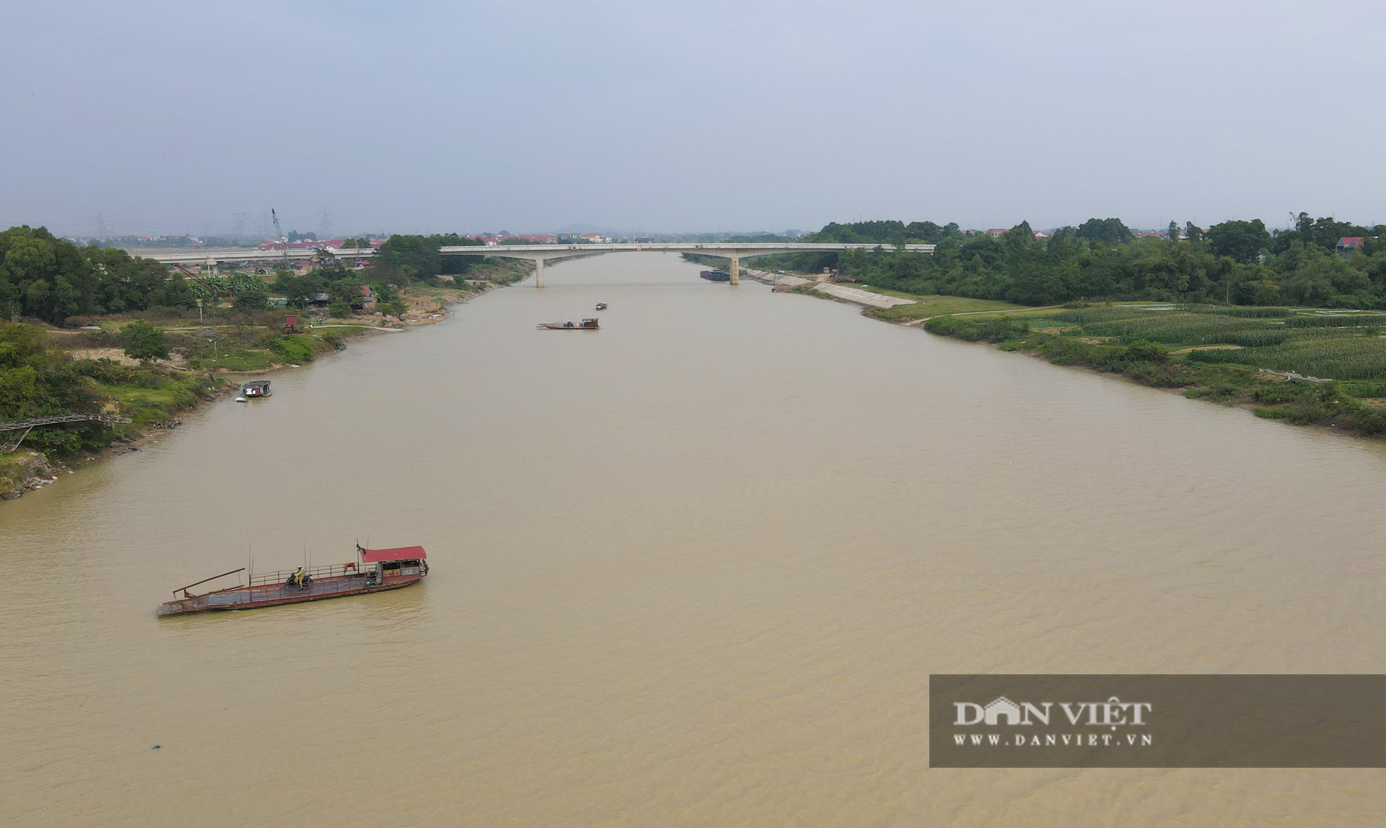 Ngỡ ngàng cây cầu trăm tỷ vượt sông Cầu nối liền Hà Nội - Bắc Giang bị &quot;bỏ không&quot; - Ảnh 10.