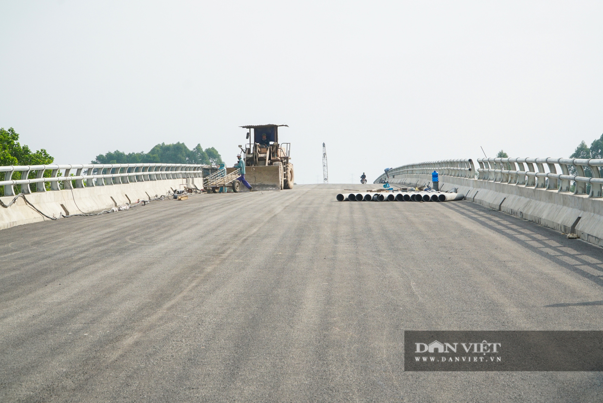 Ngỡ ngàng cây cầu trăm tỷ vượt sông Cầu nối liền Hà Nội - Bắc Giang bị &quot;bỏ không&quot; - Ảnh 9.