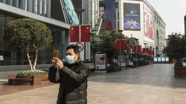 Doanh số smartphone tại Trung Quốc có thể tụt mạnh 30% vì virus corona - Ảnh 1.
