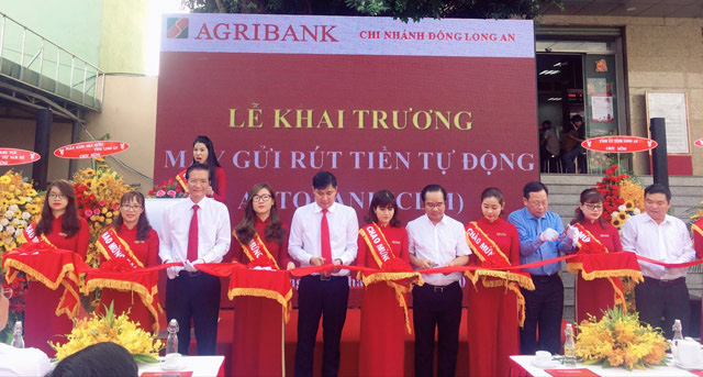 Agribank khai trương máy gửi, rút tiền tự động Autobank thứ 3 khu vực ĐBSCL - Ảnh 1.