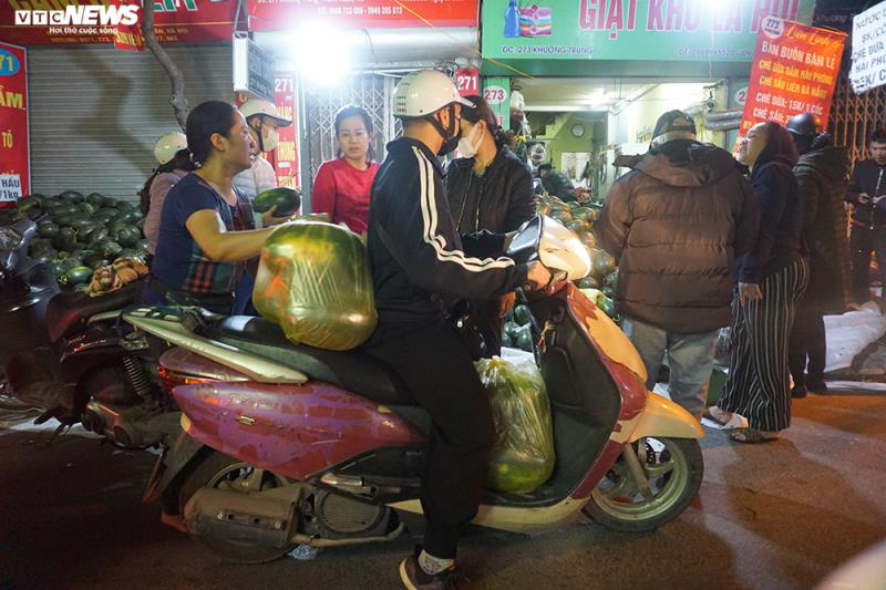 Cửa khẩu ngừng thông quan, hàng nông sản &quot;chạy về&quot; Thủ đô chờ giải cứu - Ảnh 10.