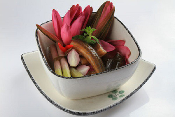 Những món ăn dân dã từ hoa vừa lạ vừa ngon chỉ có ở Việt Nam - Ảnh 12.