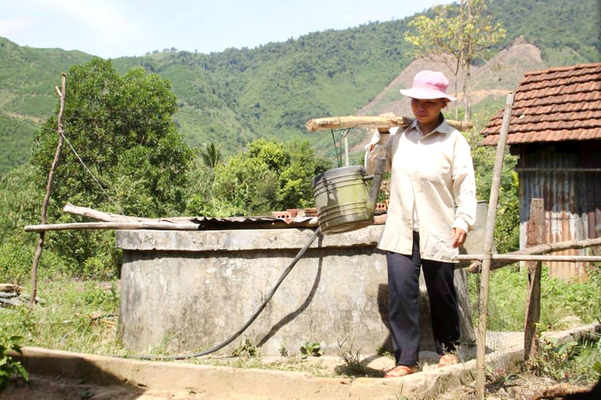 Hàng trăm hecta lúa và hoa màu có nguy cơ mất trắng vì hạn hán - Ảnh 1.