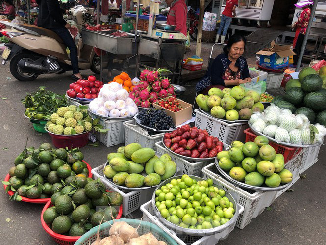 Trước &quot;bão&quot; corona, cá lóc nướng vẫn đắt hàng ngày Thần Tài - Ảnh 1.