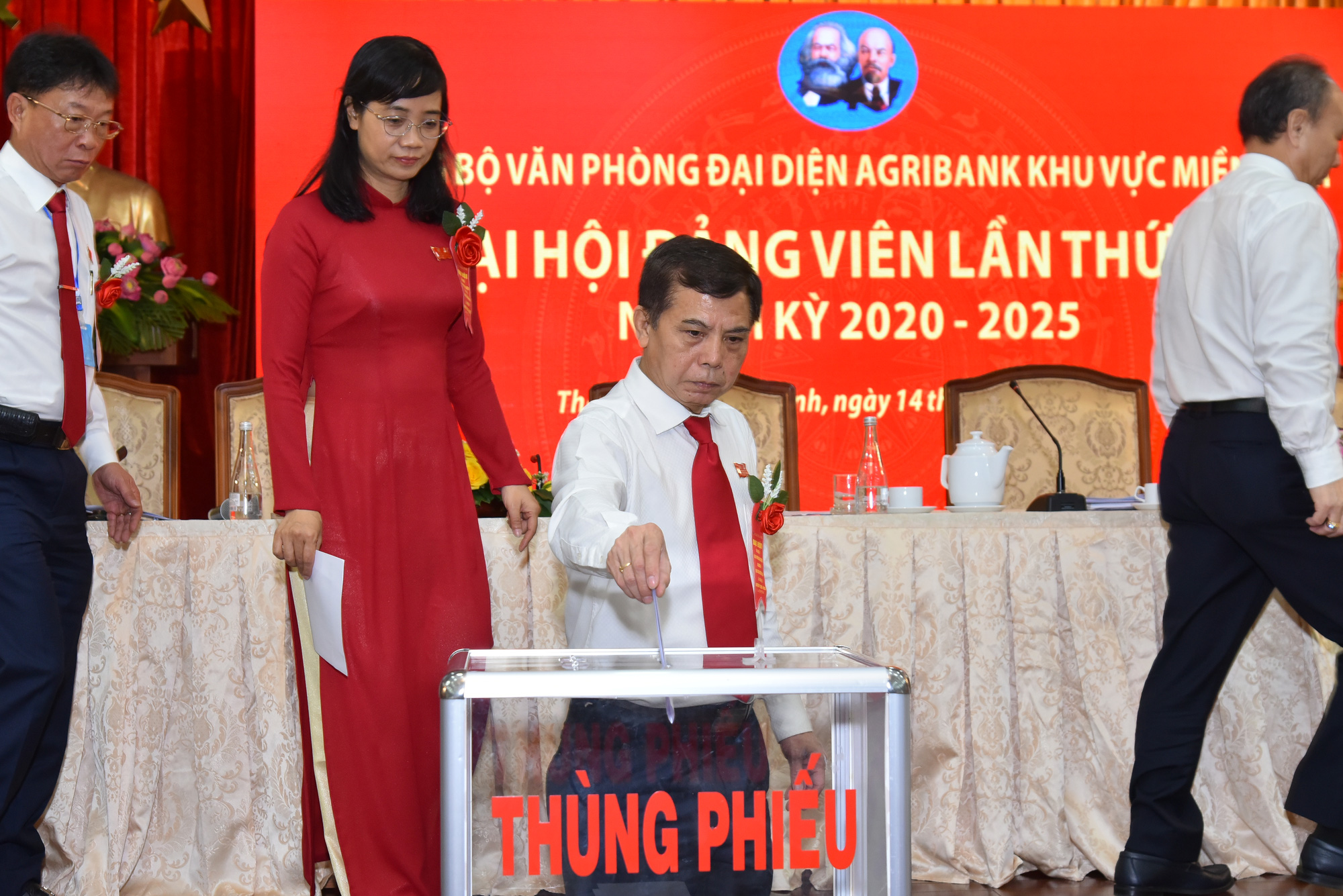 Đại hội Đảng bộ Văn phòng đại diện Agribank khu vực miền Nam lần thứ VIII thành công tốt đẹp - Ảnh 4.