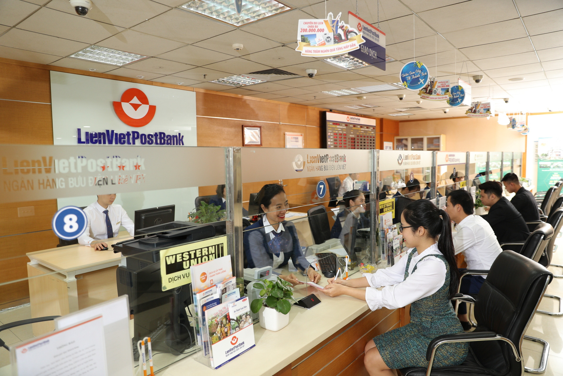 LienVietPostBank chính thức tăng vốn điều lệ lên gần 10.000 tỷ đồng - Ảnh 1.