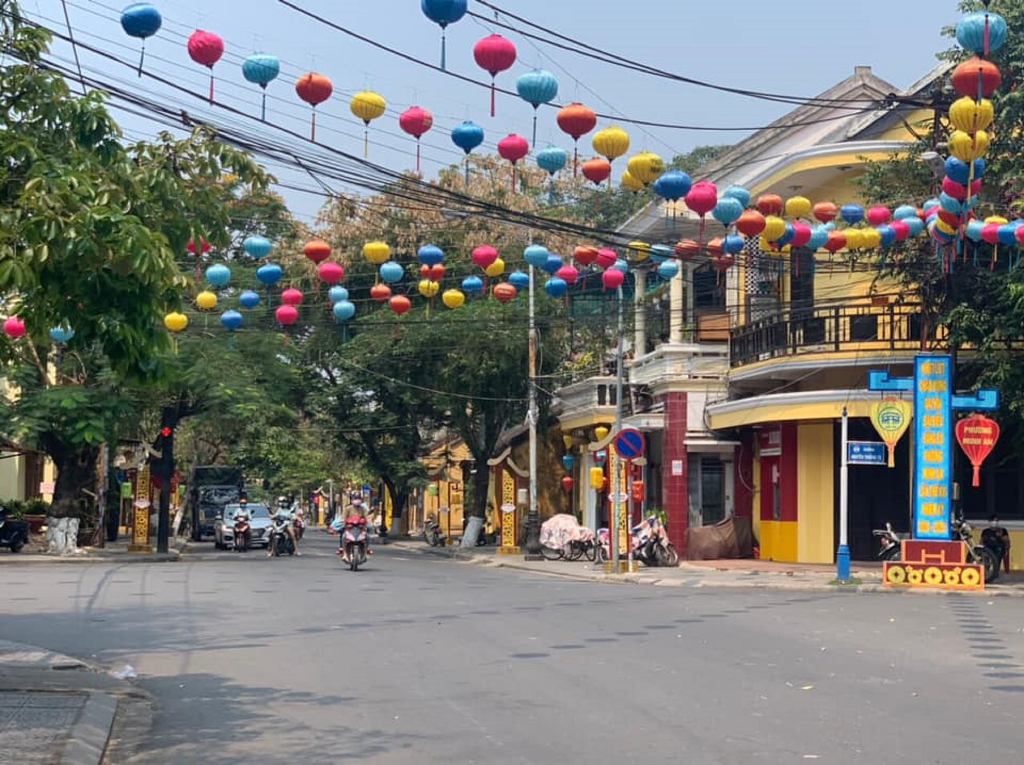 Đà Nẵng: Hàng loạt hàng quán đóng cửa thực hiện lệnh cấm tụ tập đông người - Ảnh 8.