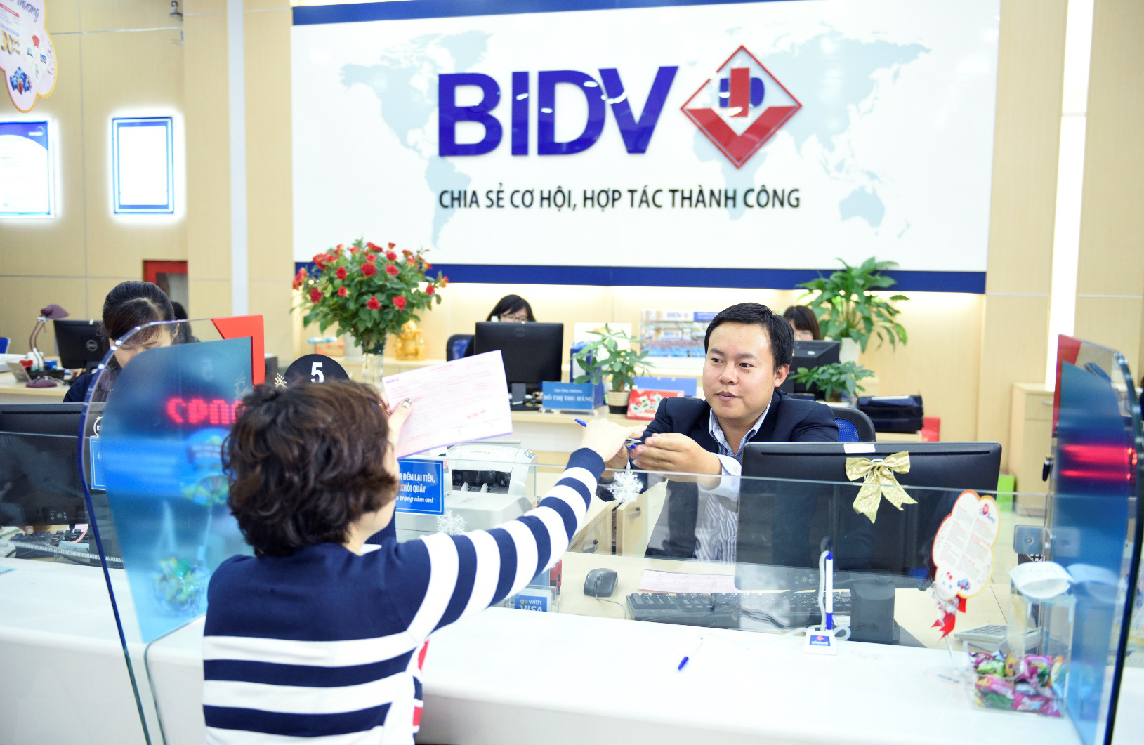 BIDV ưu đãi lớn dành cho khách hàng nữ nhân dịp 8-3 - Ảnh 1.