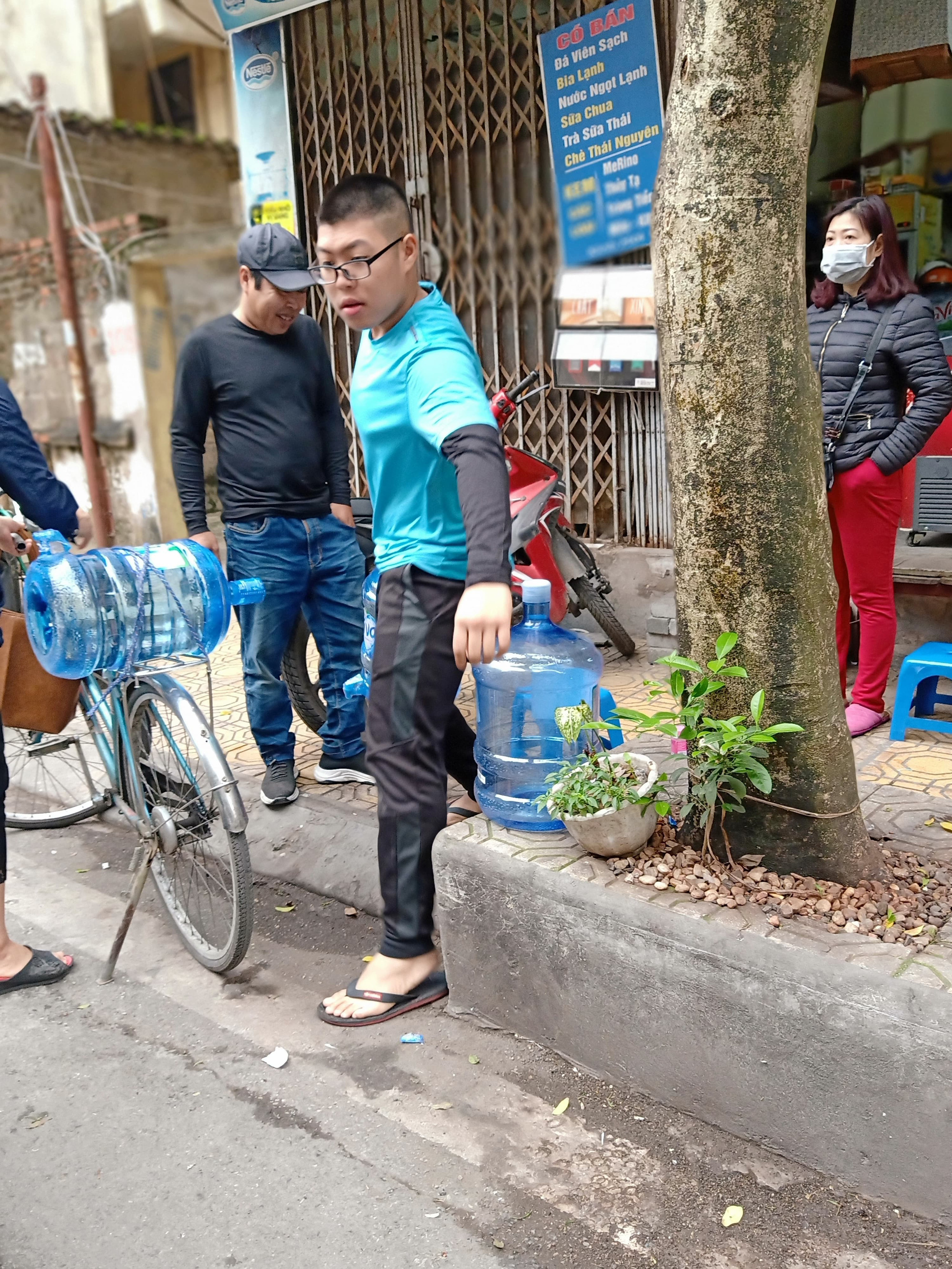 Ông Vương Đình Huệ: Hà Nội đủ tiềm lực đảm bảo nhu yếu phẩm cho người dân - Ảnh 5.