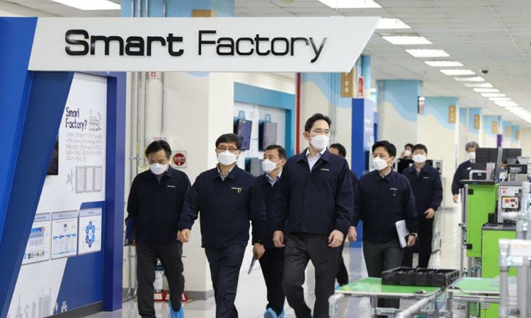 Samsung chuyển dây chuyền sản xuất điện thoại sang Việt Nam - Ảnh 1.