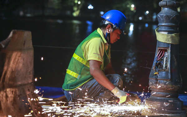 Hà Nội: Cải tạo bờ kè Hồ Gươm bằng khối bê tông cốt sợi đúc sẵn - Ảnh 10.