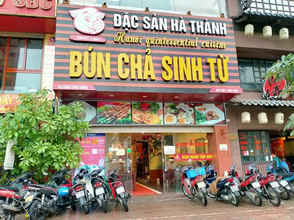 Hà Nội ngày đầu nới lỏng giãn cách: Quán ăn, tiệm cà phê mở cửa trở lại, &quot;căng mình&quot; tuyển nhân viên - Ảnh 7.