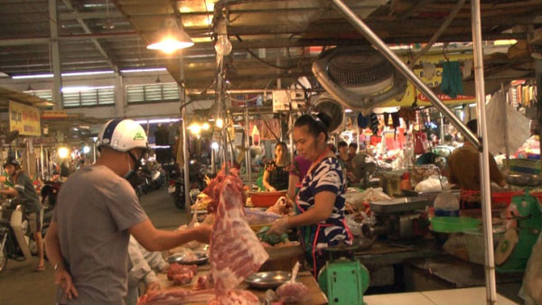 Giá thịt lợn vẫn tăng hàng ngày giữa “thủ phủ” chăn nuôi - Ảnh 1.