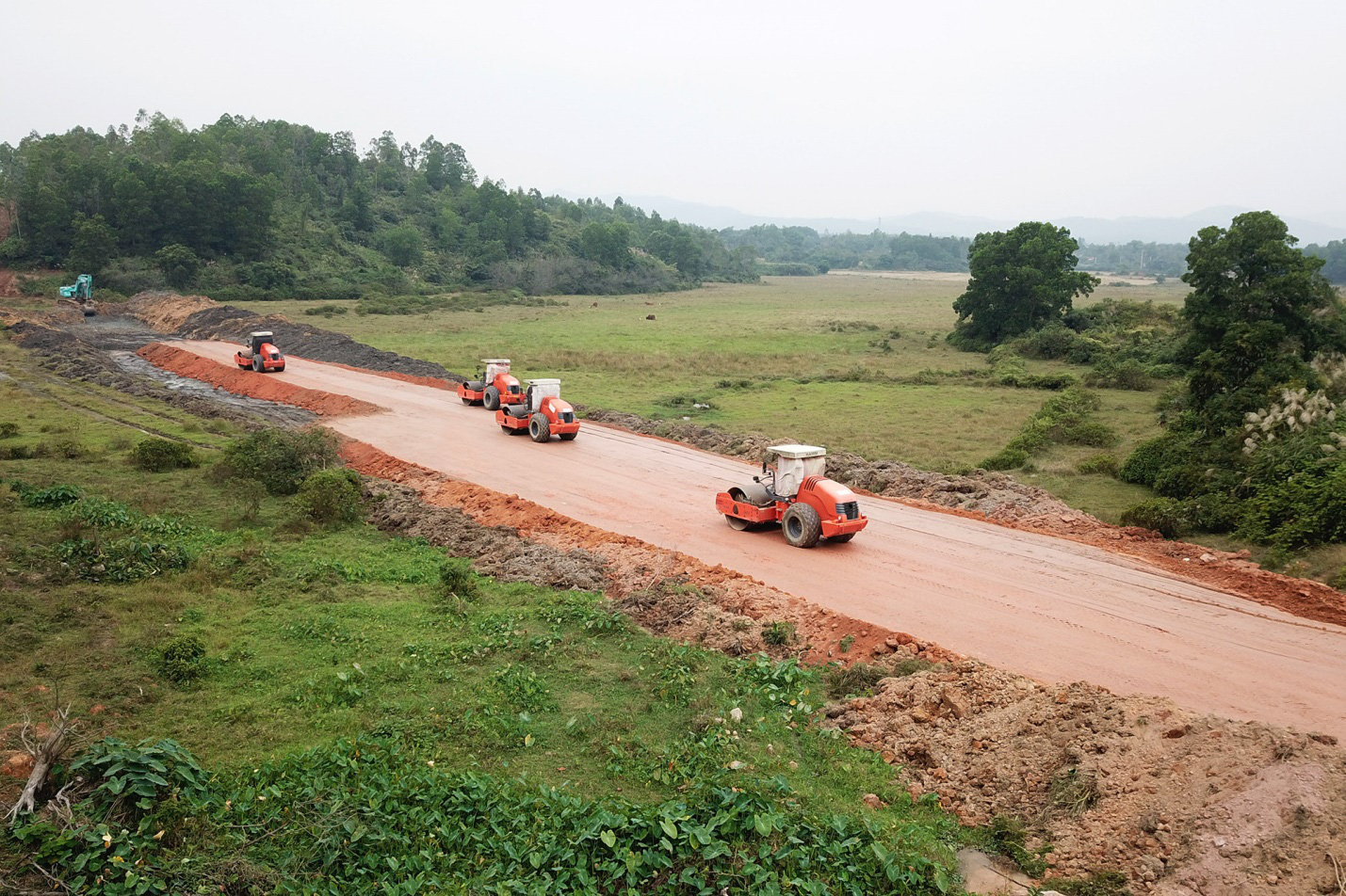Quảng Ninh: Dùng vốn ngân sách làm hơn 16 km cao tốc Vân Đồn – Móng Cái - Ảnh 2.