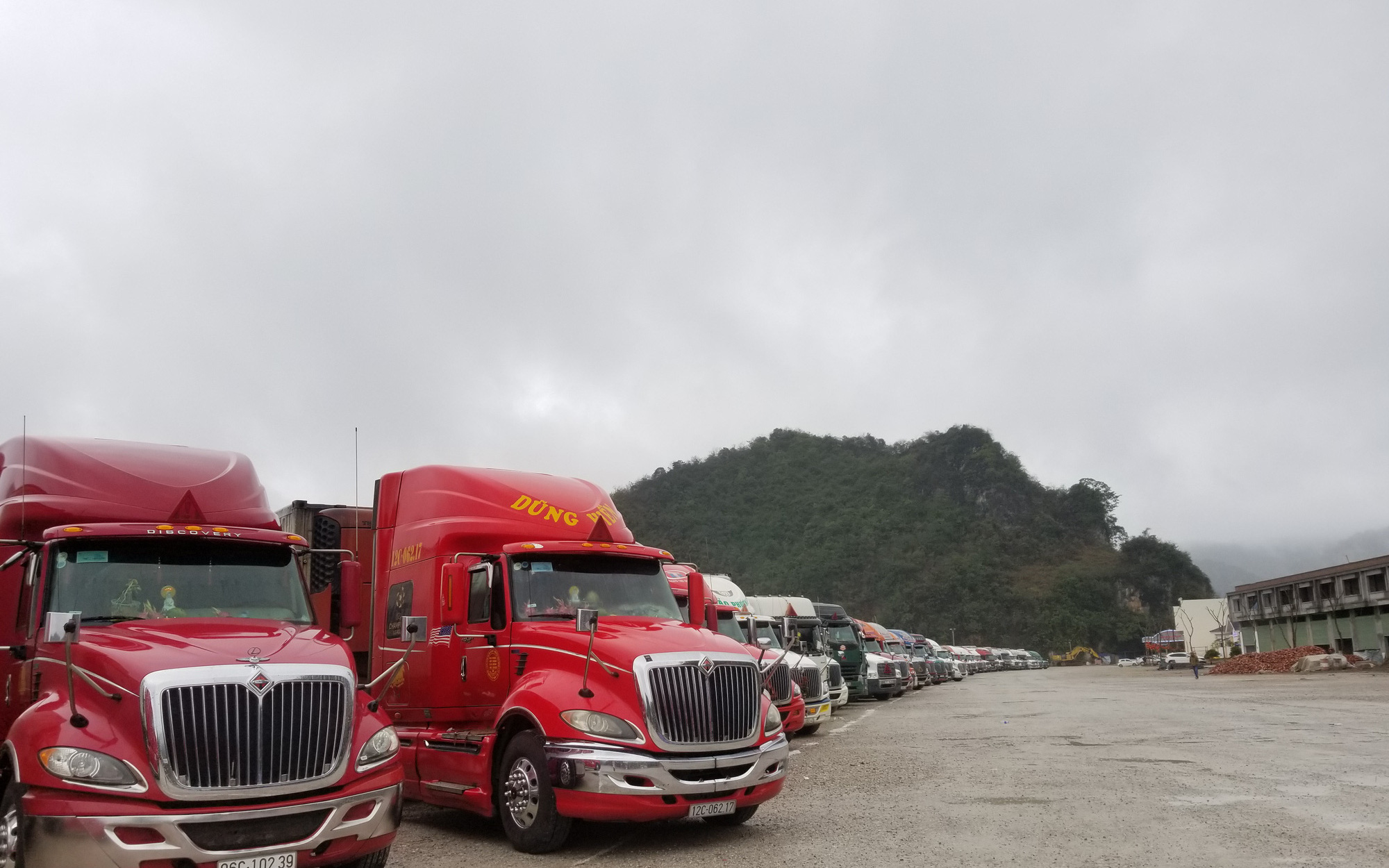 Trung Quốc tạm nghỉ hoạt động thông quan qua cửa khẩu đón Tết Thanh minh
