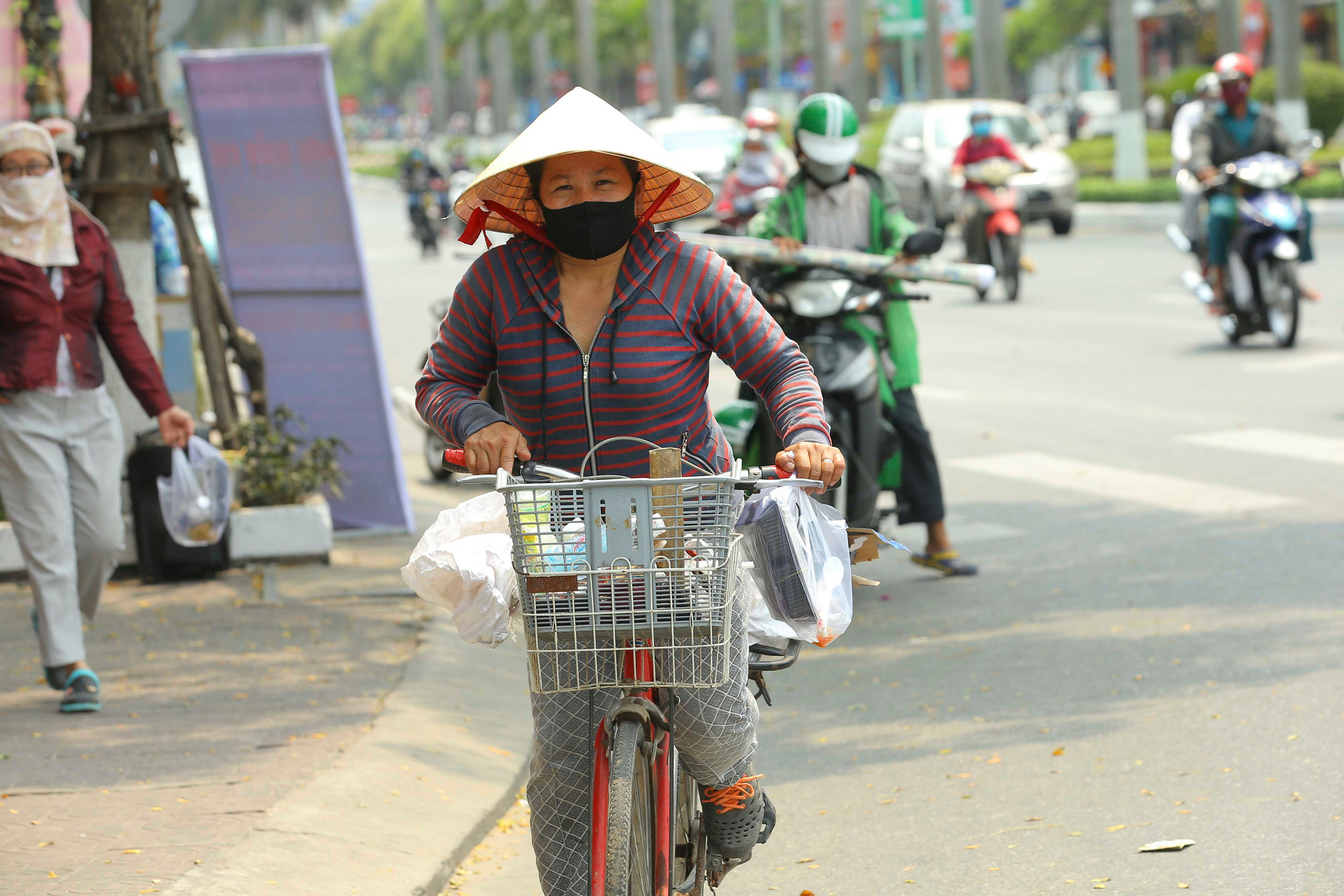 Đà Nẵng: Phát cơm miễn phí cho người nghèo đến 16/4 - Ảnh 3.