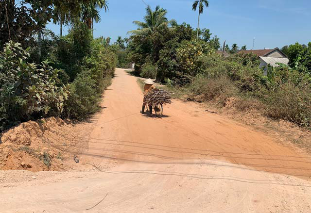 Quảng Ngãi: Lùm xùm DA 0,53km đường vùng nông thôn trị giá trên 2 triệu USD?   - Ảnh 1.