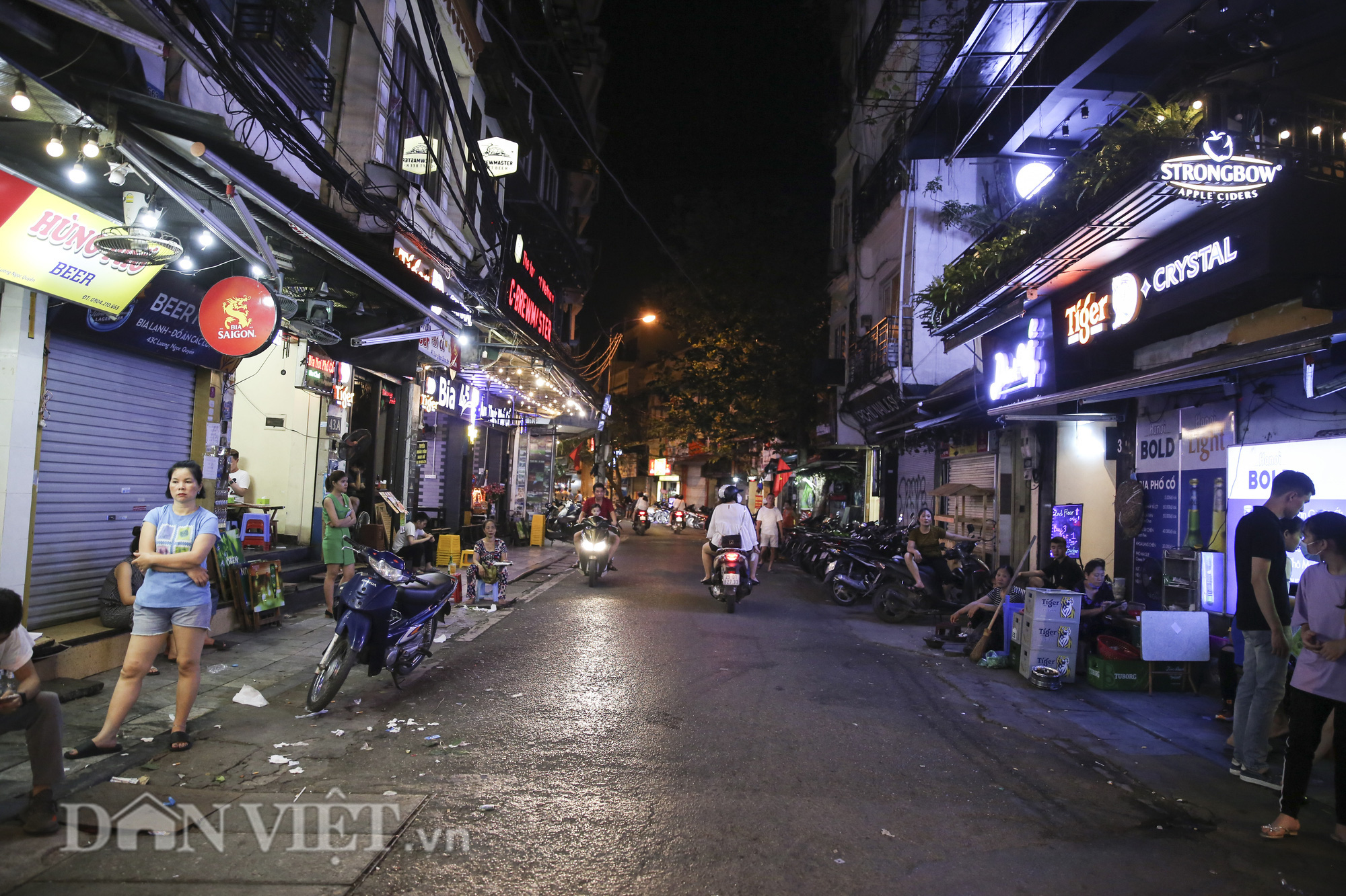 Ghi nhận thêm một số tuyến phố thu hút giới trẻ mỗi cuối tuần như; Lương Ngọc Quyến, Mã Mây cũng trong tình trạng vắng vẻ tương tự.