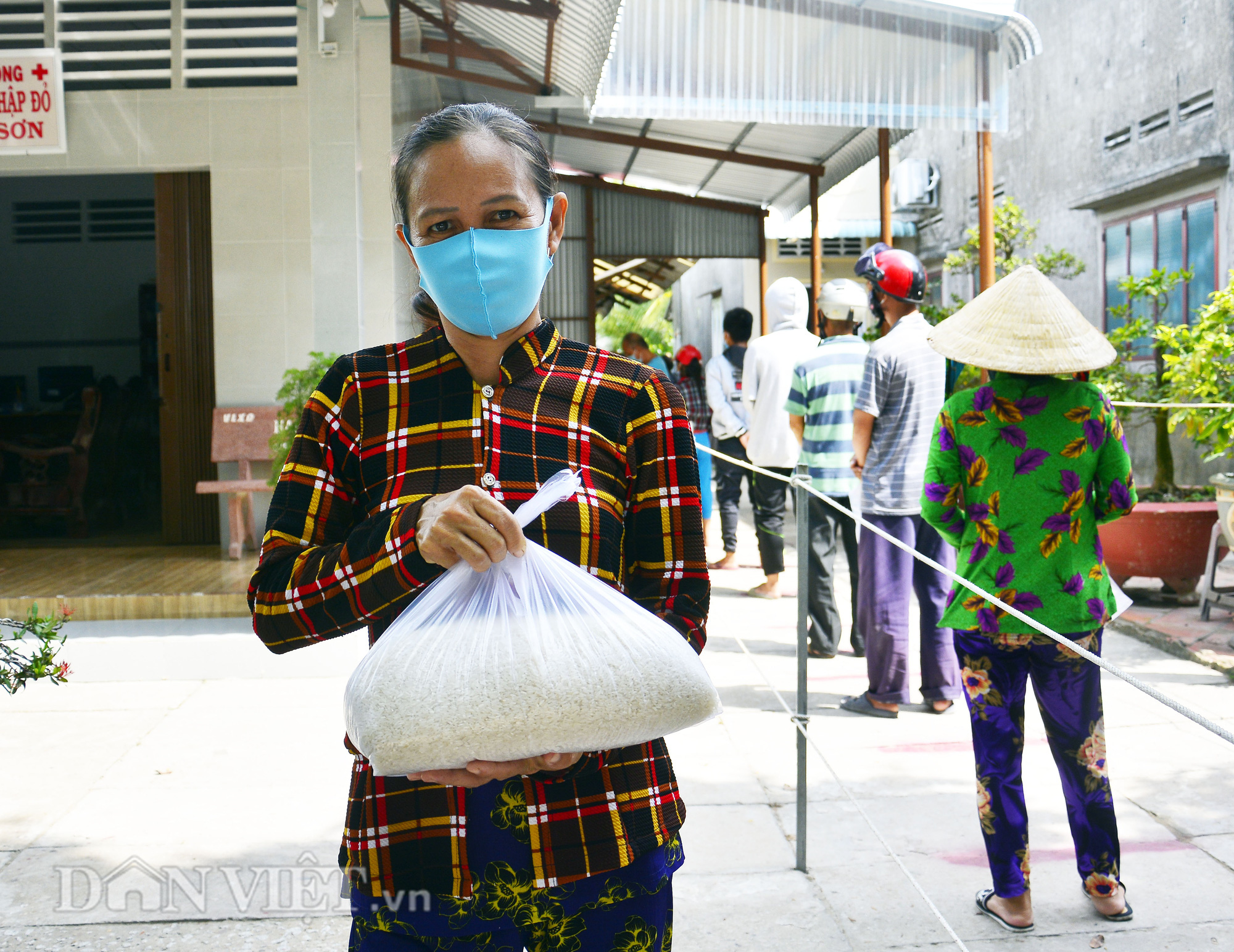 Kiên Giang: “ATM gạo” về vùng nông thôn, dân nghèo đỡ khổ - Ảnh 1.